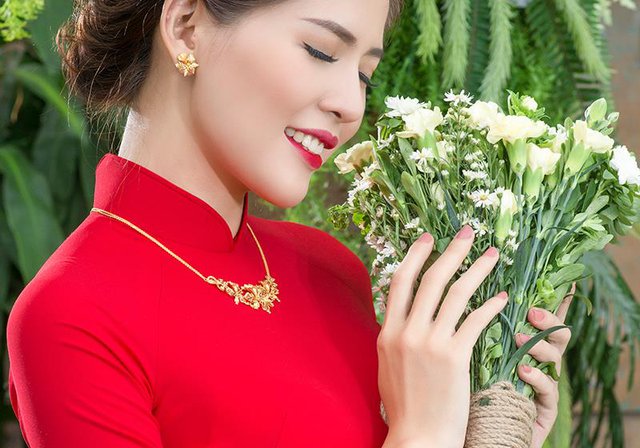 https://diamondflower.vn/storage/blogs/bo-trang-suc-cuoi_1663664708.jpg