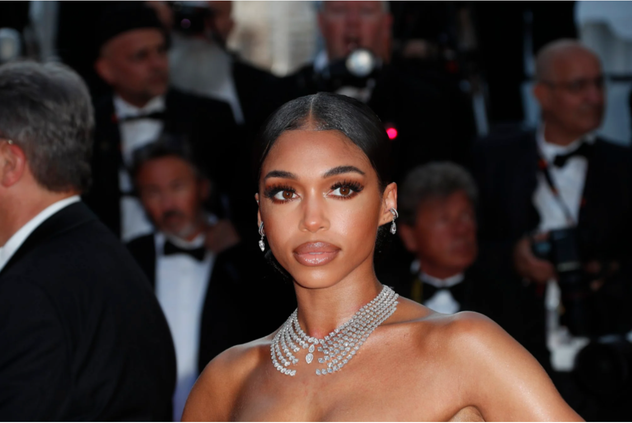 Lori Harvey đến công chiếu bộ phim Final Cut (Coupez!) Và lễ khai mạc Liên hoan phim Cannes lần thứ 75, tại Cannes với tư cách là sự kiện đầu tiên của cô