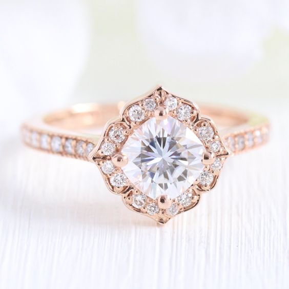 Nhẫn đính hôn Moissanite rẻ hơn kim cương