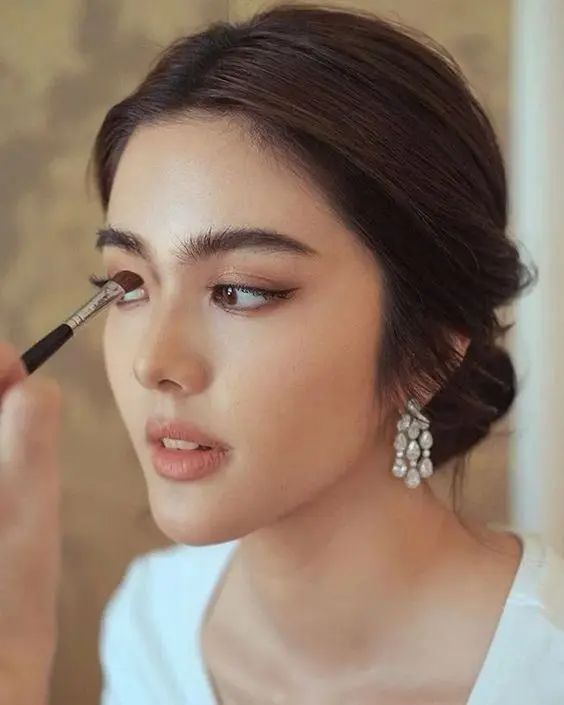 Chọn trang sức phụ kiện dự tiệc phù hợp với makeup